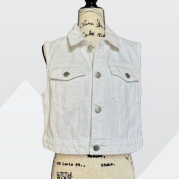 Zara Jackets & Blazers - Zara Classic White Vest. Size L